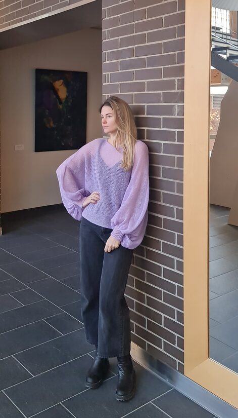 Ceriņu krāsa džemperis ar platām piedurknēm