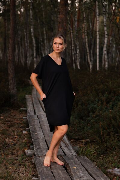 Melna oversize midi kleita