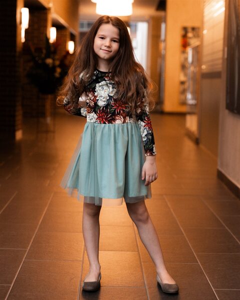 Kokvilnas ziedu kleita ar tillu